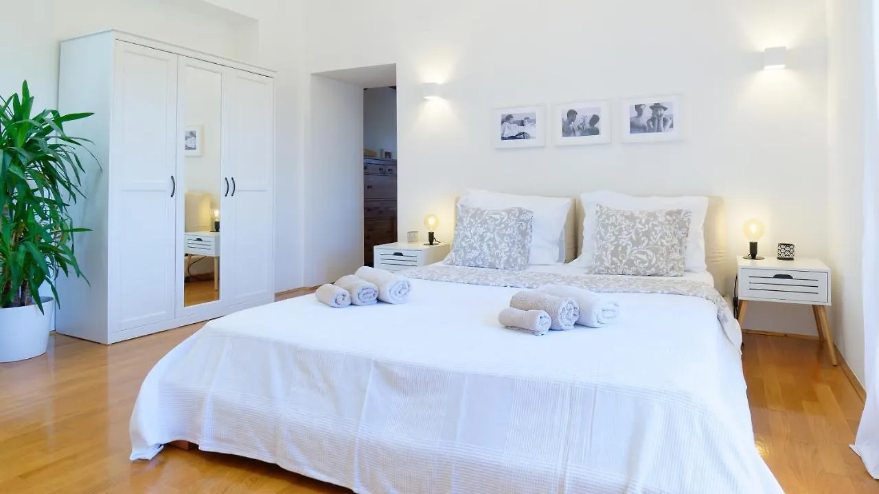 Momjan Villa Kluni By Rent Istria